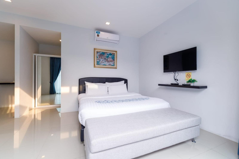 Room 4, Lespalm Resort by Vacayandco, Phuket Island