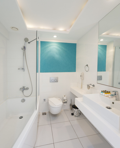 Bathroom 5, Bendis Beach Hotel, Bodrum