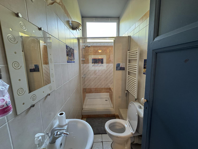 Bathroom 4, Le Velo Vert, Gironde