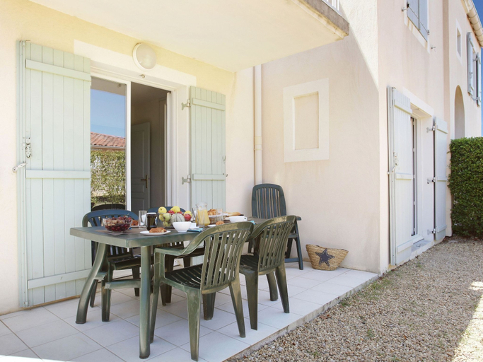 Balcony 4, Coastal Stay for Groups, Var