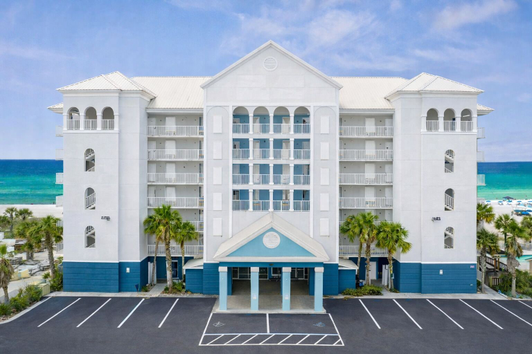 Front of property, The Palm & Tide Beachfront Hotel, Bay