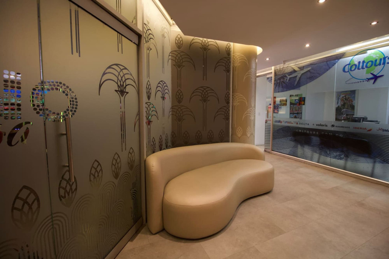 Room 5, Nutibara Express - 826, Medellín