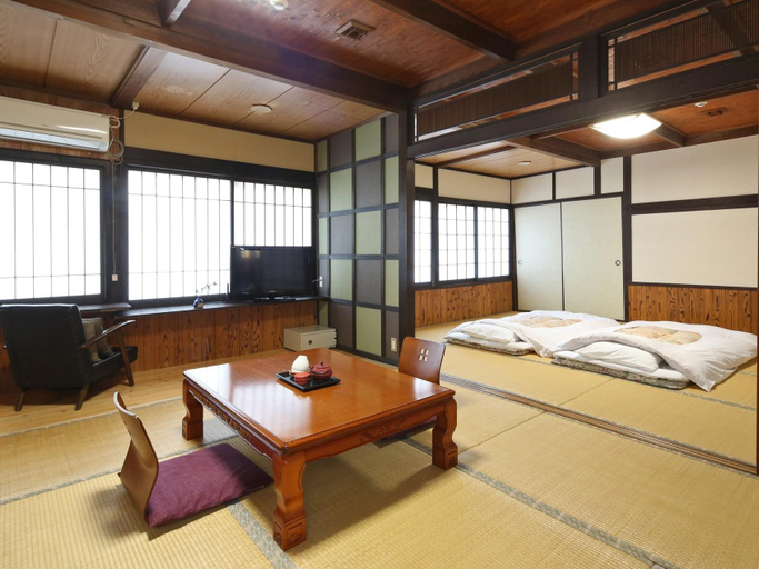 Bedroom 2, Hitoyoshi Onsen Shirasagiso, Hitoyoshi