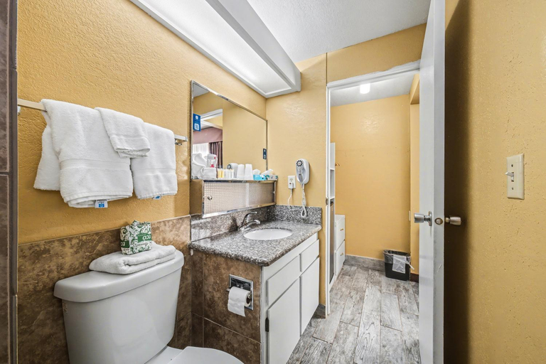 Bathroom 4, Travelodge by Wyndham Kanab, Kane
