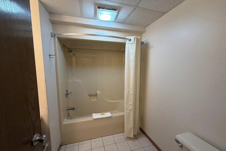 Bathroom 3, Iron Mountain Inn & Suites MI US 2, Dickinson