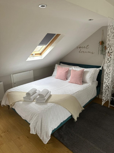 Room 3, Alross guest house, London