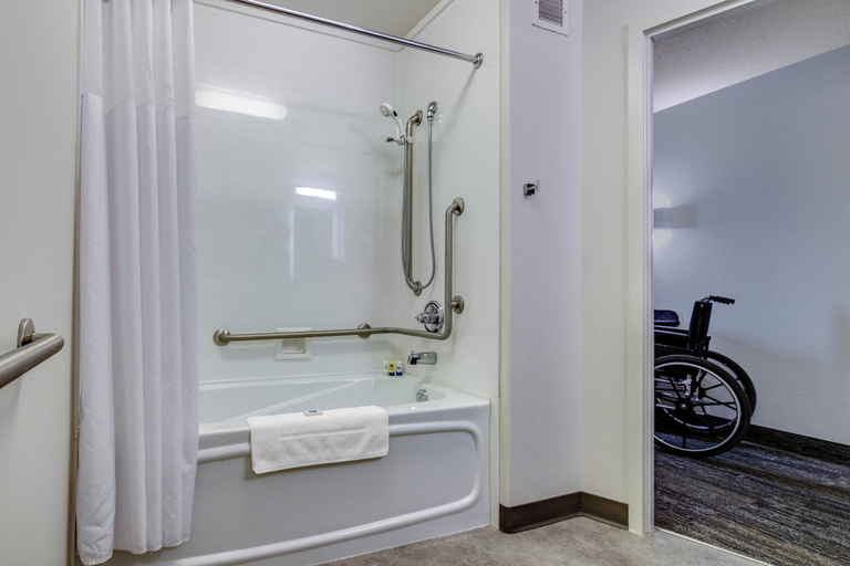 Bathroom 4, Motel 6 Saskatoon, SK, Division No. 11