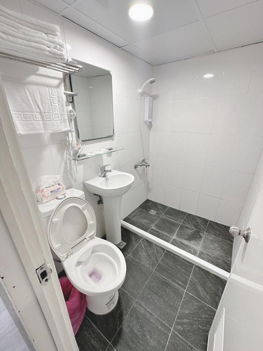 Bathroom, FlyINN, Taipei City
