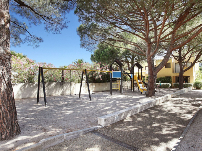 Children's area, Peaceful Stay Among Pines, Hérault