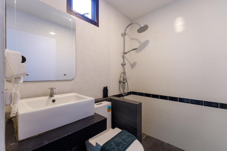 Bathroom 5, Lespalm Resort by Vacayandco, Phuket Island