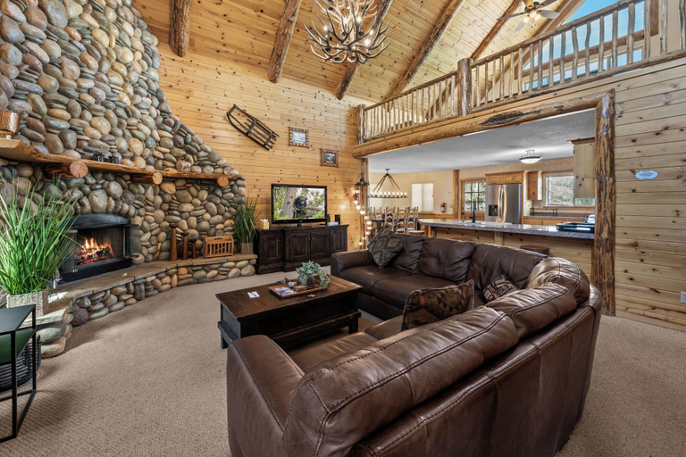 Living area 2, Timberline View Estate, San Bernardino