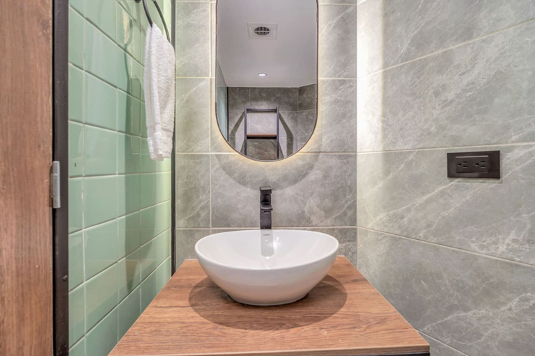 Room 2, Nutibara Express - 830, Medellín
