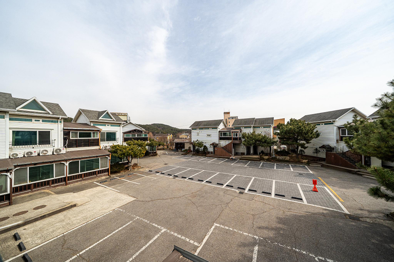 Exterior & Views 1, Eulwangri Ocean Sky Pension, Jung