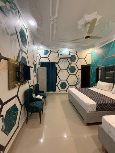 Others 4, Galaxy Rezidor, Karachi