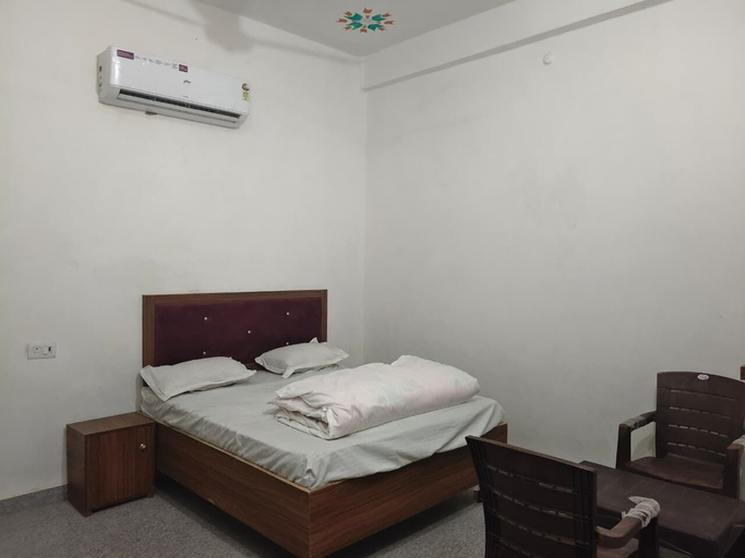 Room 5, Sivago hotel, Mathura