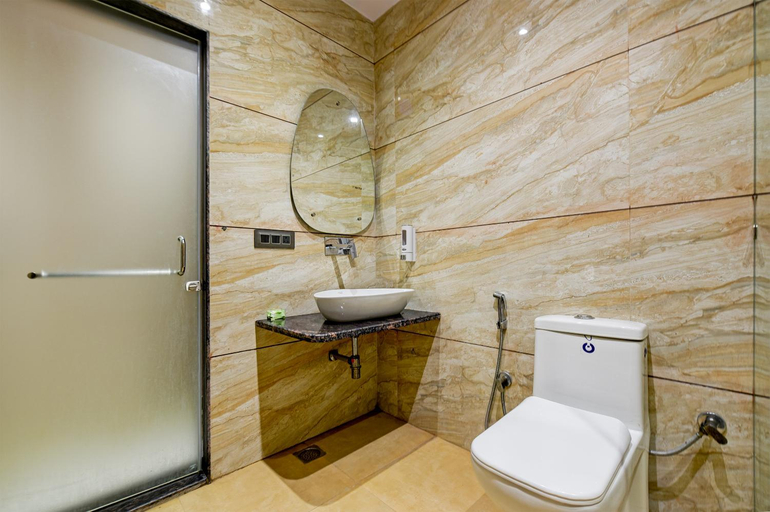 Bathroom 4, Hotel Square Plaza At Airport, Delhi