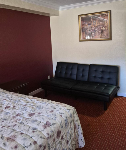 Bedroom 3, Tonopah Station Hotel and Casino, Nye
