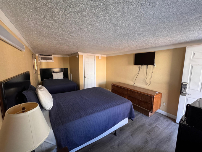 Bedroom 2, CMI Hotel 1935 Myrtle Beach SC, Horry