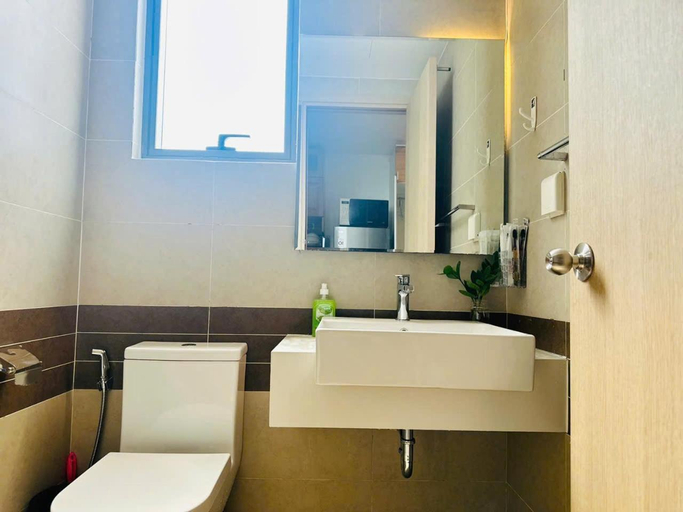 Bathroom 5, Lux River Gate Apartment - Pickup, District 4