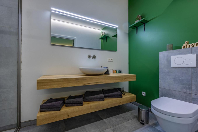 Bathroom 2, Bleekhoeve, Antwerpen