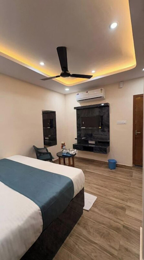 Room 2, Hotel Raas Garden, Kanpur Nagar