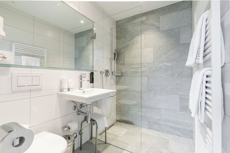 Bathroom 3, Hotel Alpensonne, Plessur