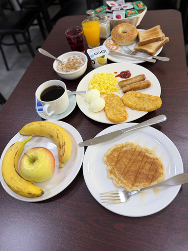 Food & Drinks 5, Howard Johnson by Wyndham Fort St. John, Peace River
