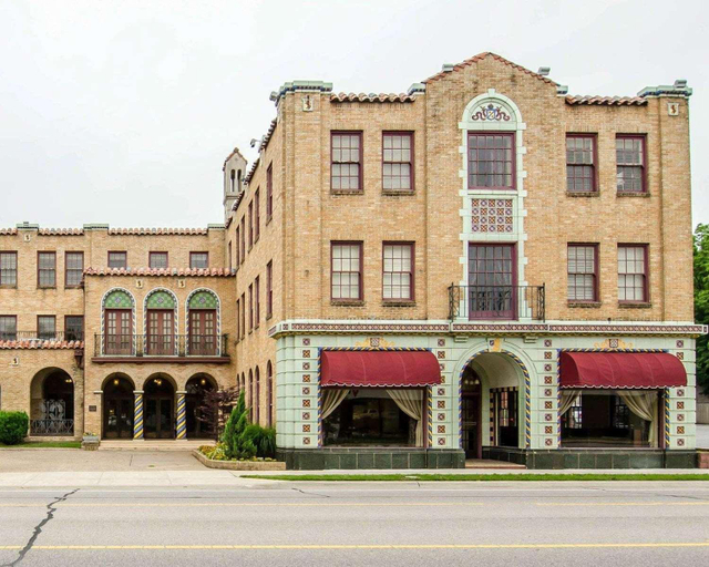 Exterior & Views