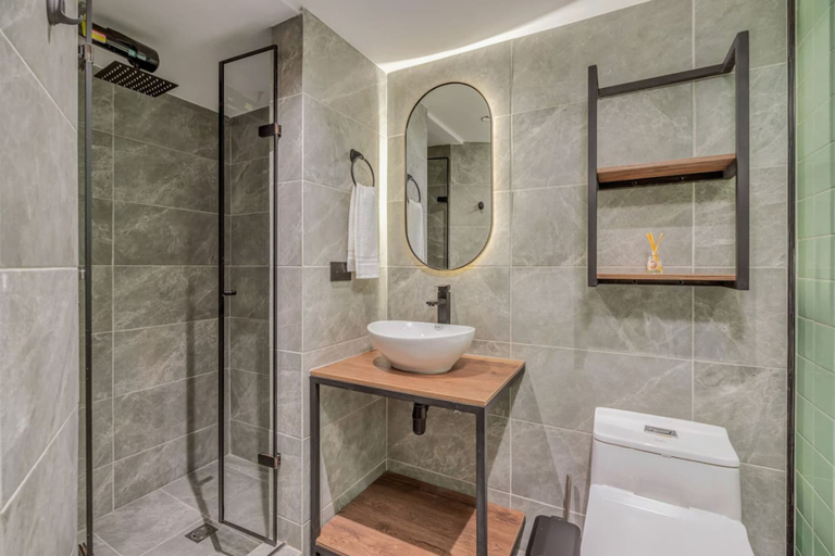 Room 2, Nutibara Express - 826, Medellín