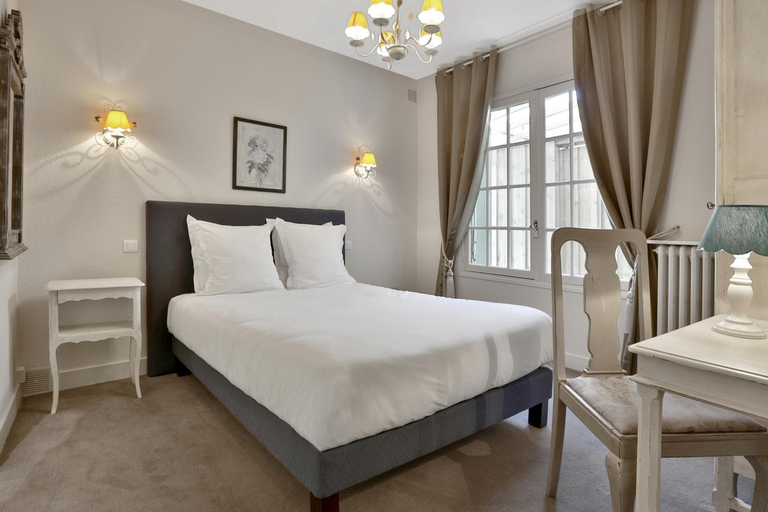 Bedroom, Hotel Restaurant Charbonnel, Dordogne