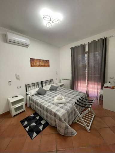 Bedroom 5, Royal House Fiumicino, Rome