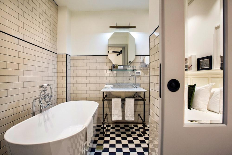 Bathroom 3, Market House- Local experience