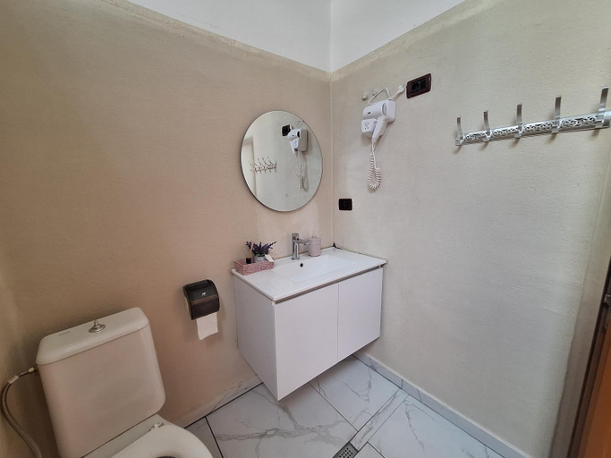 Bathroom 3, Mermaid Hotel Vlore, Vlorës