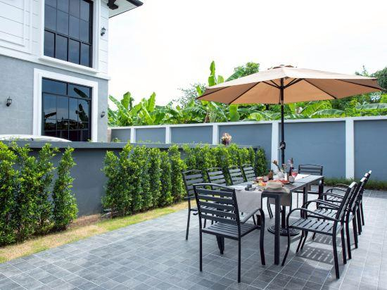 5, Modern 3BR British Pool Villa + 5KM Jomtien Beach, Pattaya