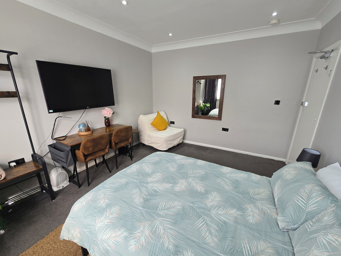 Room 2, Alross guest house, London