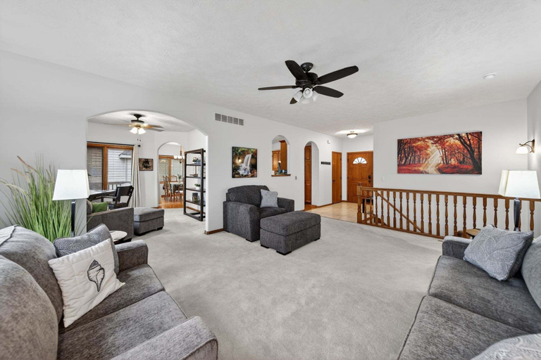 Living area 4, Quiet Lincoln Gem 3 King Brs Garage 3 Bedroom Home, Lancaster
