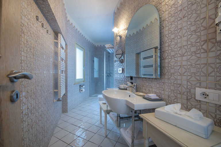 Bathroom 2, Villa Isea Positano, Salerno