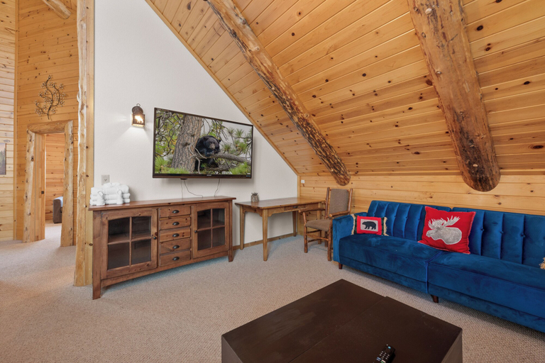 Living area 3, Timberline View Estate, San Bernardino