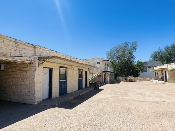 Exterior & Views 2, Budget INN, Runnels