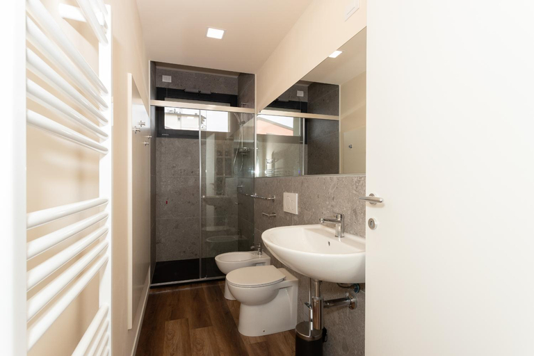 Bathroom 5, Palazzo Mazzini, Milano