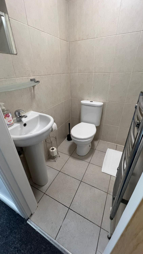 Bathroom 4, OYO 상가 하우스 - 숏 스테이즈, Leicester