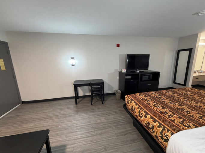 Bedroom 5, Sunset Inn, McCulloch