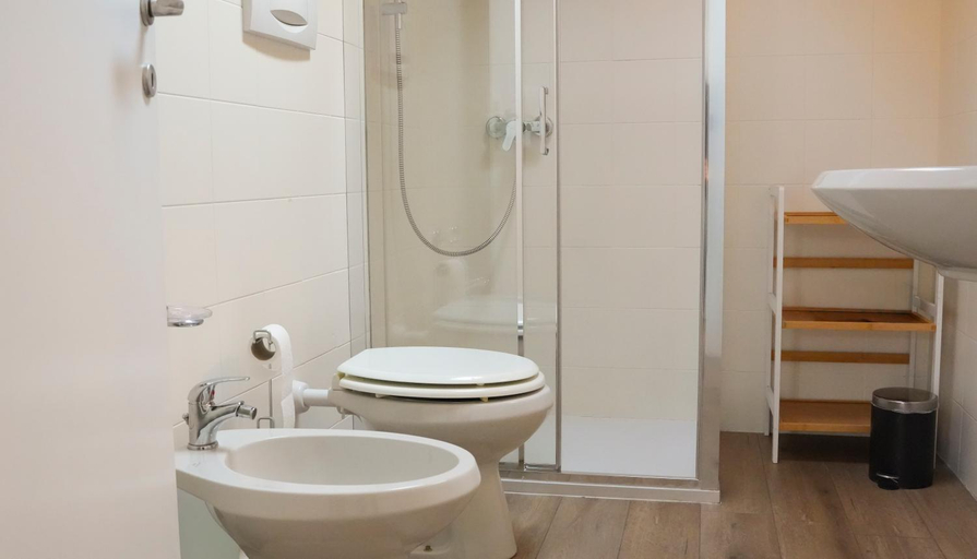 Bathroom 2, AxelParkComo, Como