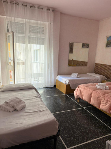Bedroom 3, Hotel & Trattoria Le Caravelle, Genova