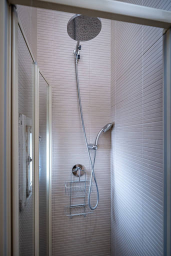 Bathroom 5, Servi B, Florence
