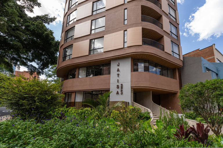 Room 3, Jatisa 401 in Medell n, Medellín
