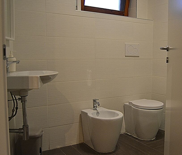 Bathroom 2, Hermoso Housing, Alessandria