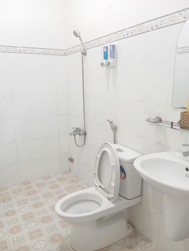 Bathroom 4, Nguyen Ngoc Hotel, Cư Jút