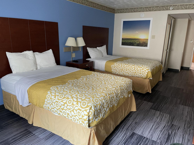 Bedroom 2, The Royal Inn & Suites, Summit
