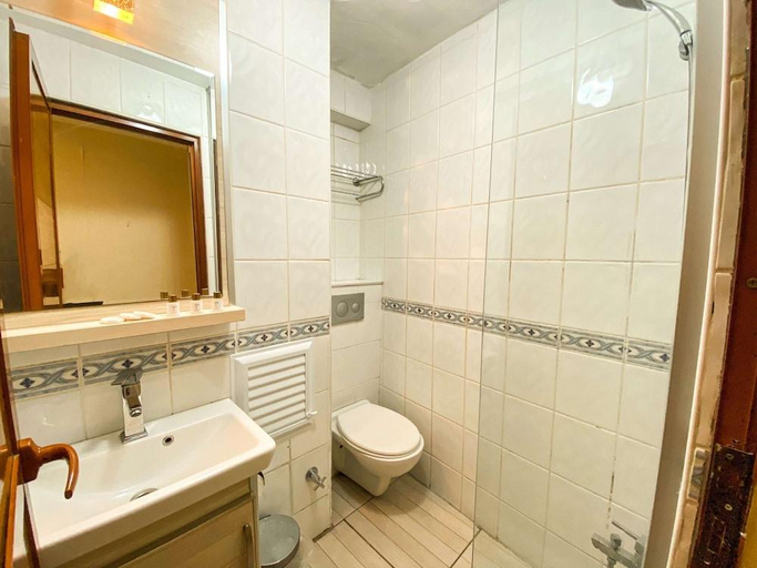 Bathroom 5, Hotel Mekke, Fatih